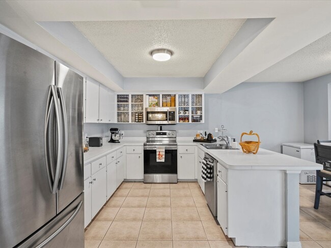 Building Photo - 5884 Milton Ave