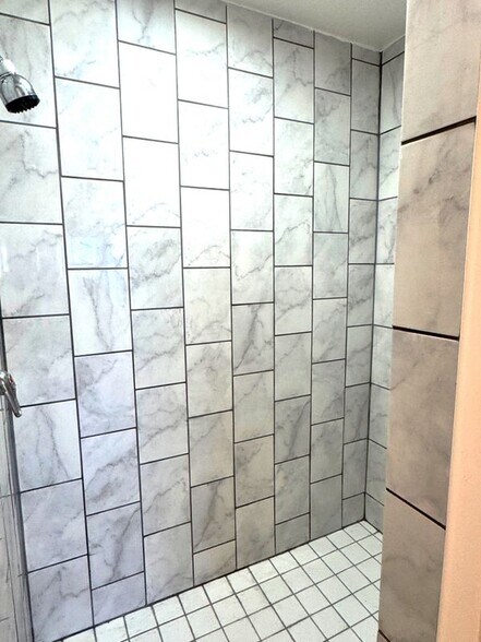 Building Photo - 728 5th Ave