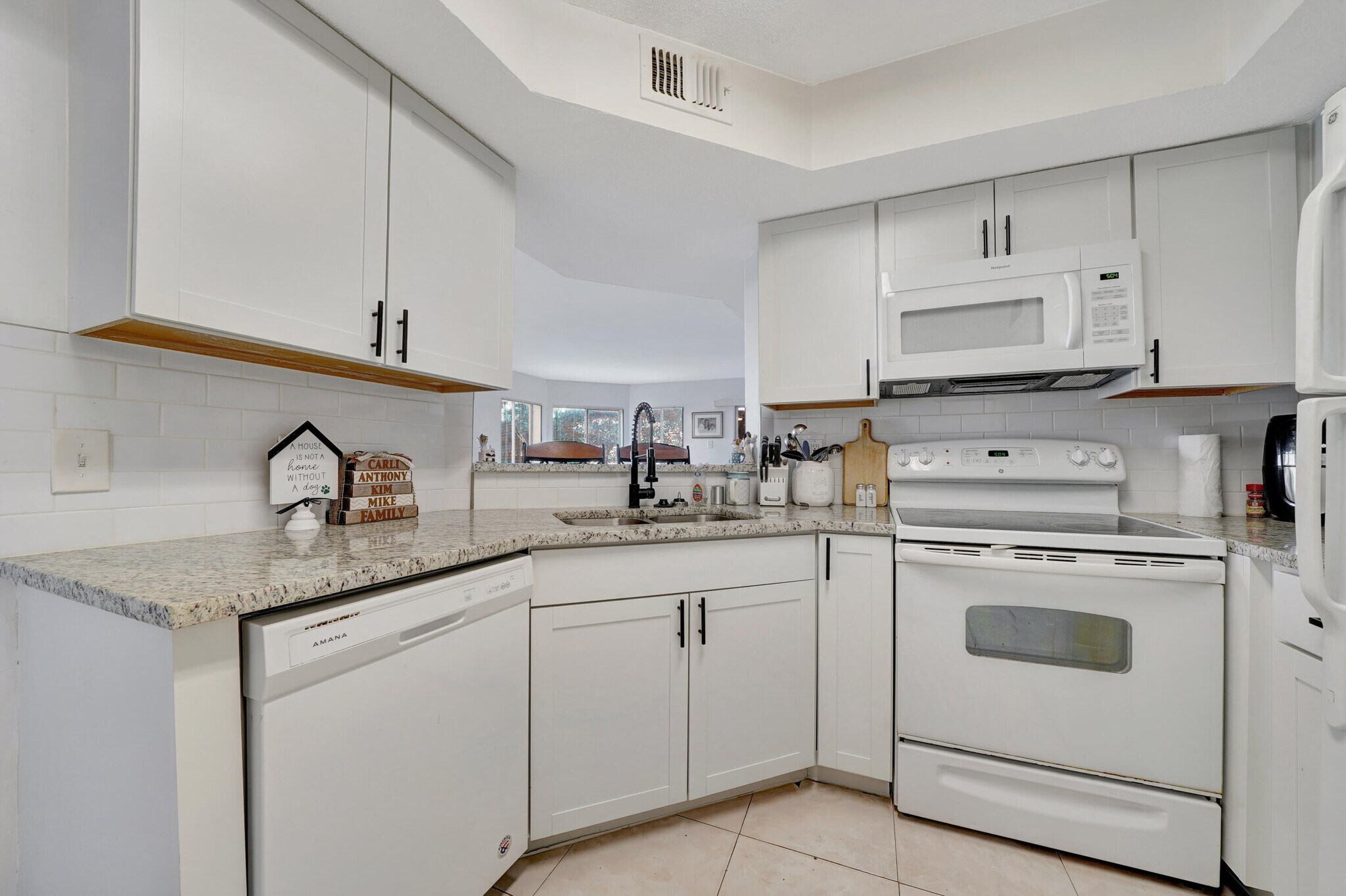 Building Photo - 815 W Boynton Beach Blvd