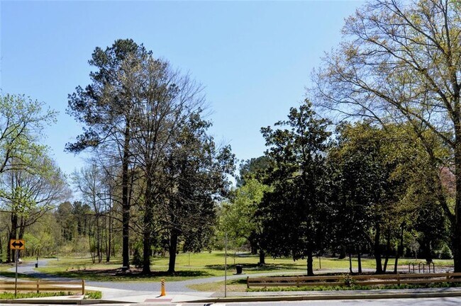 Building Photo - 310 Windsor Gate Cove NE