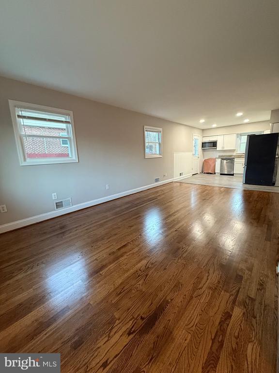 Building Photo - 5852 Mt Vernon Dr