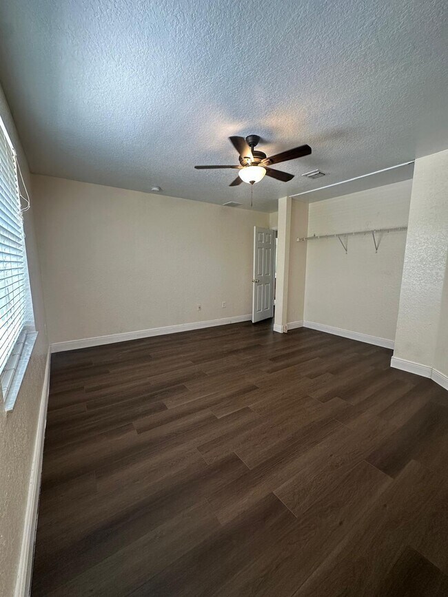 Building Photo - 2261 Ridgewood Cir