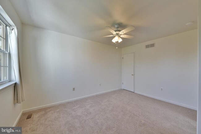 Building Photo - 2205 Ash Grove Rd