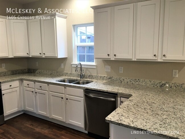 Building Photo - 1405 Cypress Ave