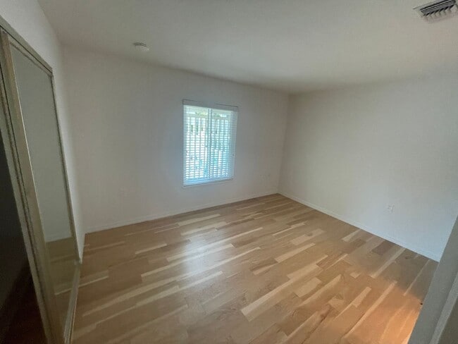 Building Photo - Awesome home on massive lot, 55+ community