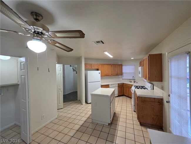 Building Photo - 6561 Avon Ct