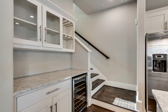 Building Photo - 5815 Bryan Pky