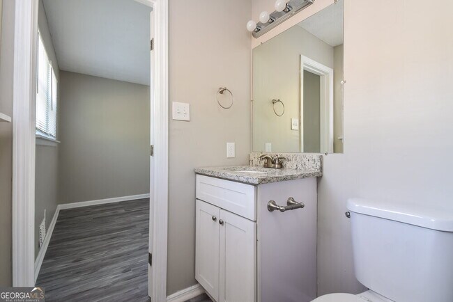 Building Photo - 955 King James Dr