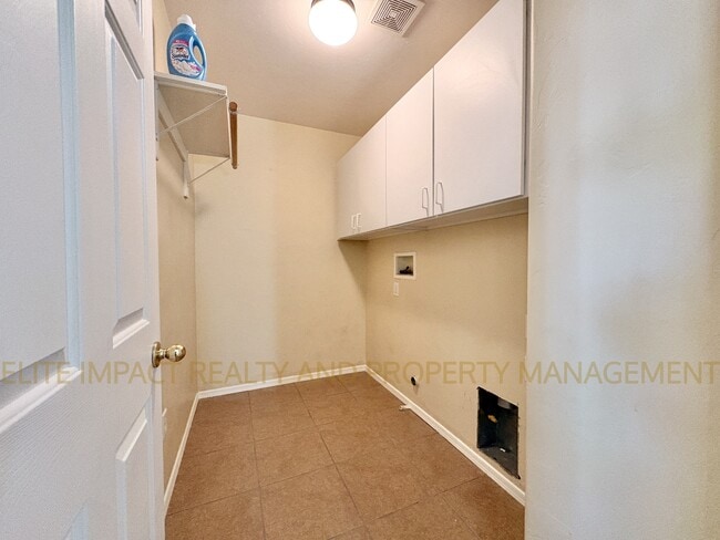 Building Photo - 14160 South Avenida Zumba