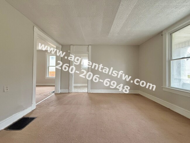 Building Photo - 4 Bedroom House