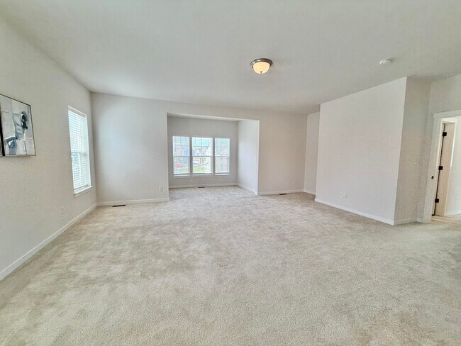 Building Photo - 6394 S Trailwoods Dr