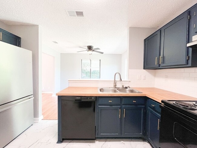 Building Photo - Available NOW!!!! This charming 2 story, 4...