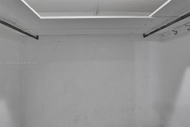 Building Photo - 1301 NE 191st St