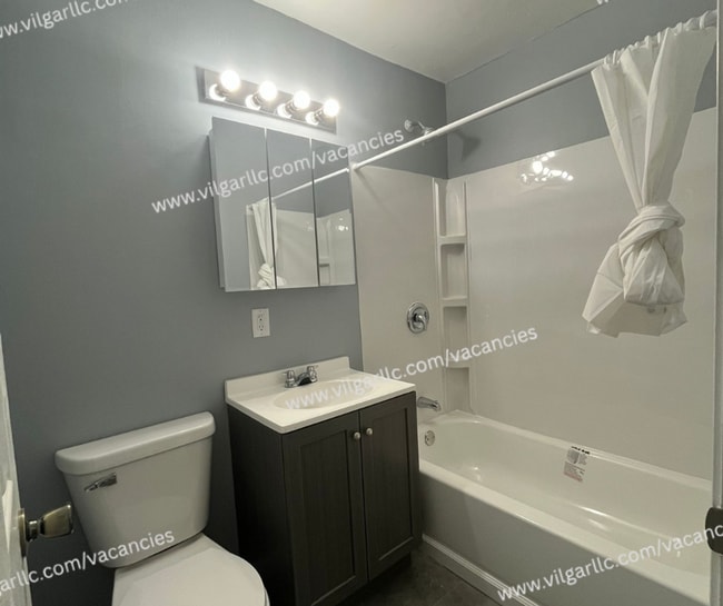 Building Photo - This stunning 4 Bedroom, 1 Bath home in Gary, IN