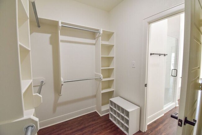 Building Photo - Tour Today! Stunning 4 Bedroom 2 Bath in W...