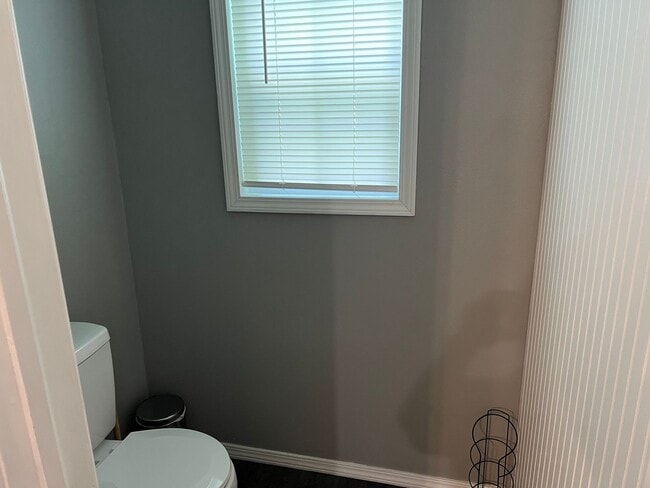 Building Photo - Comfort and Convenience : 3 Bedroom 2 Bath...