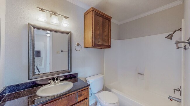 Building Photo - 904 University Oaks Blvd