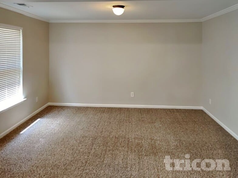 Building Photo - 34 Crescent Woode Dr