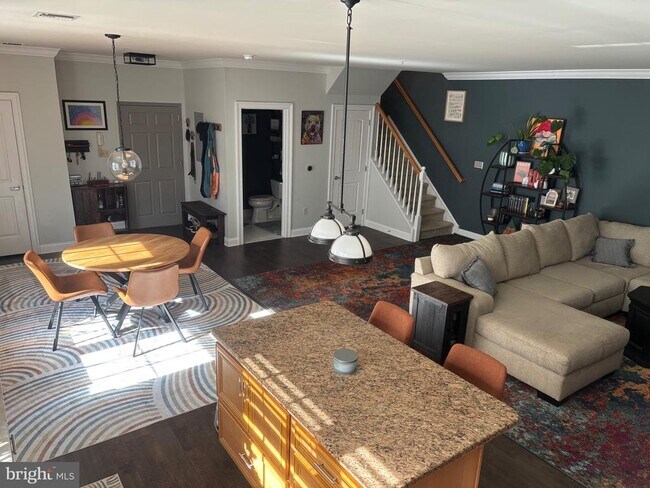 Building Photo - 136 Bridge St