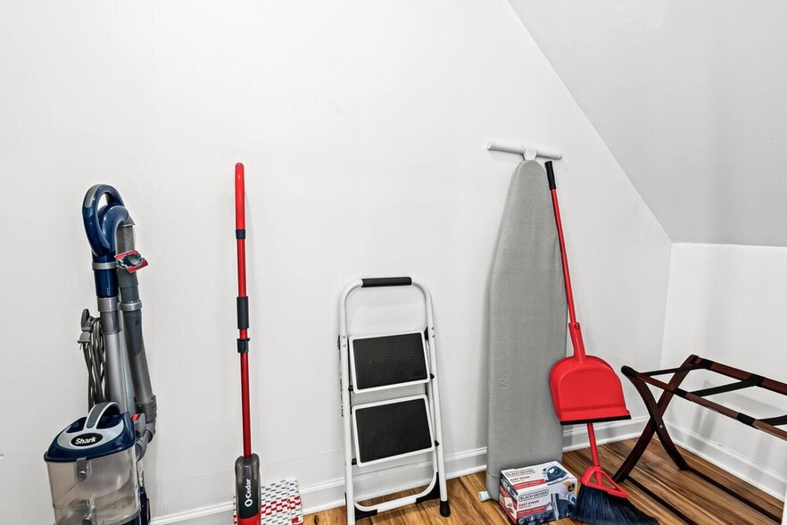 Building Photo - 18377 Sharon Ln