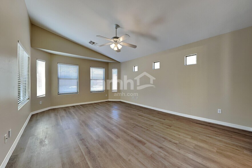 Building Photo - 25524 W Dunlap Rd