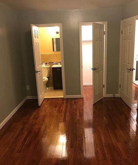Building Photo - "Charming 3-Bedroom Oasis with 2 Full Bath...