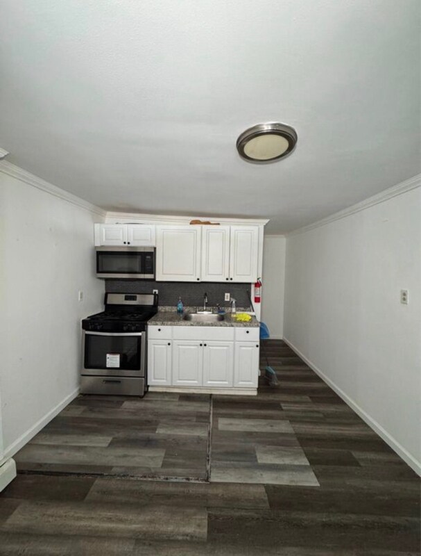 Building Photo - 499 Amboy Ave