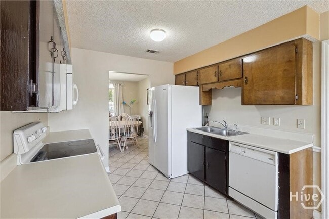 Building Photo - 703 Tray Ct