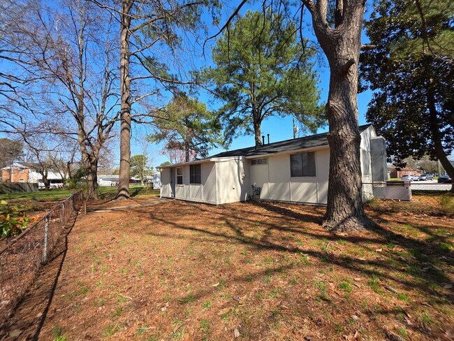 Building Photo - Move In Ready 3 Bedroom Home!