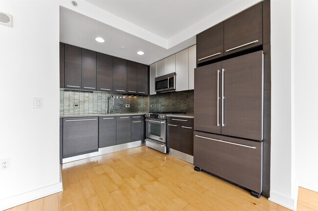 Building Photo - 2 2nd St