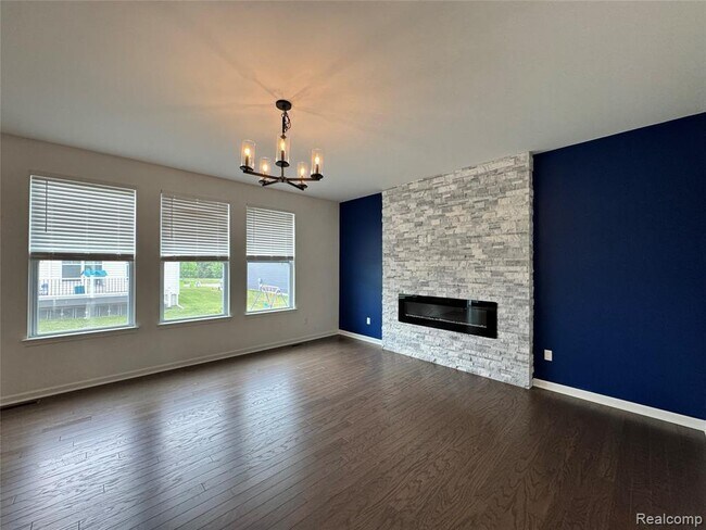 Building Photo - 278 Springview St