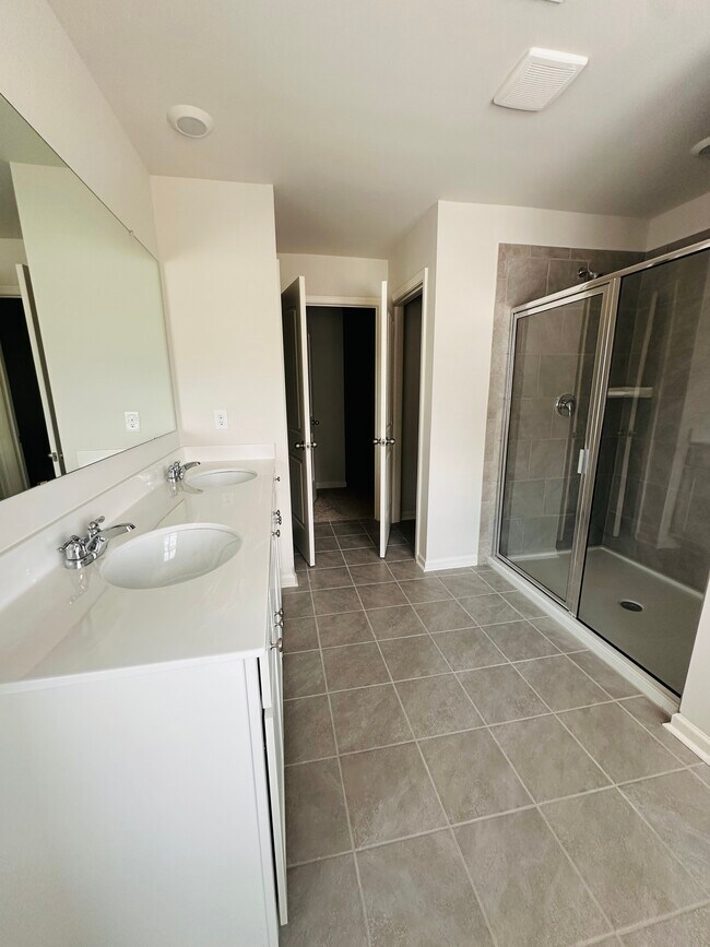 Building Photo - 3091 Greyton Dr