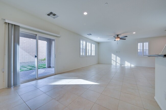 Building Photo - Green Valley!! Gated!! 4 Bedrooms!! Bed & Bath Downstairs!!  TANKLESS WATER HEATER!!! Covered pat...