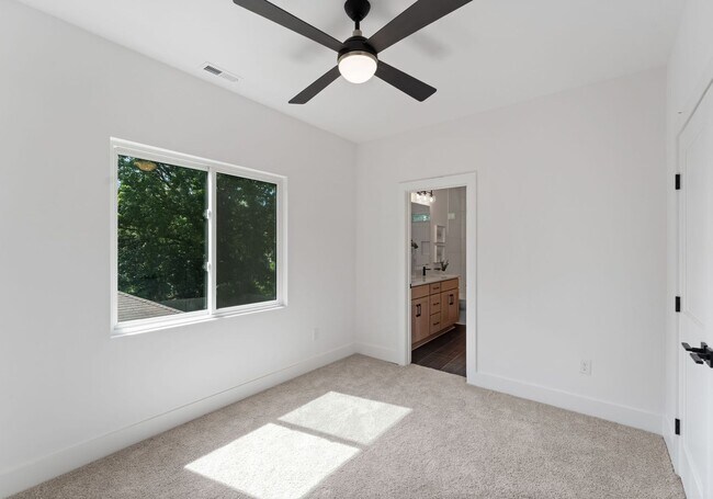 Building Photo - 2010 St John St