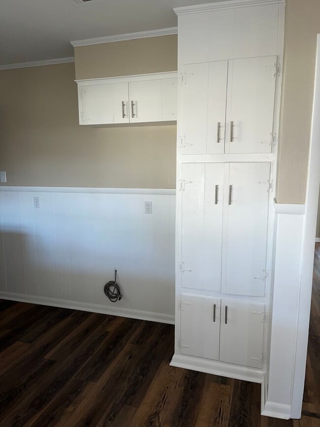 Building Photo - 3 Bed 1.5 Bath Home