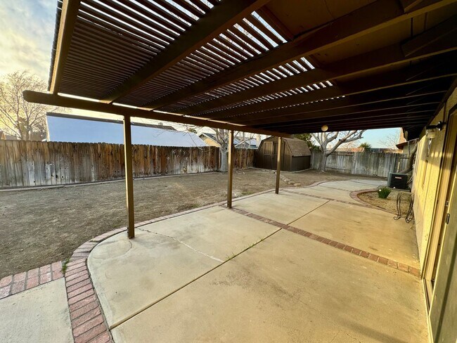 Building Photo - Beautiful 3 bedroom home
