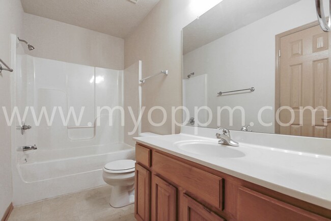 Building Photo - Coming Soon! Inviting 2+ Bed / 2 Bath Home...