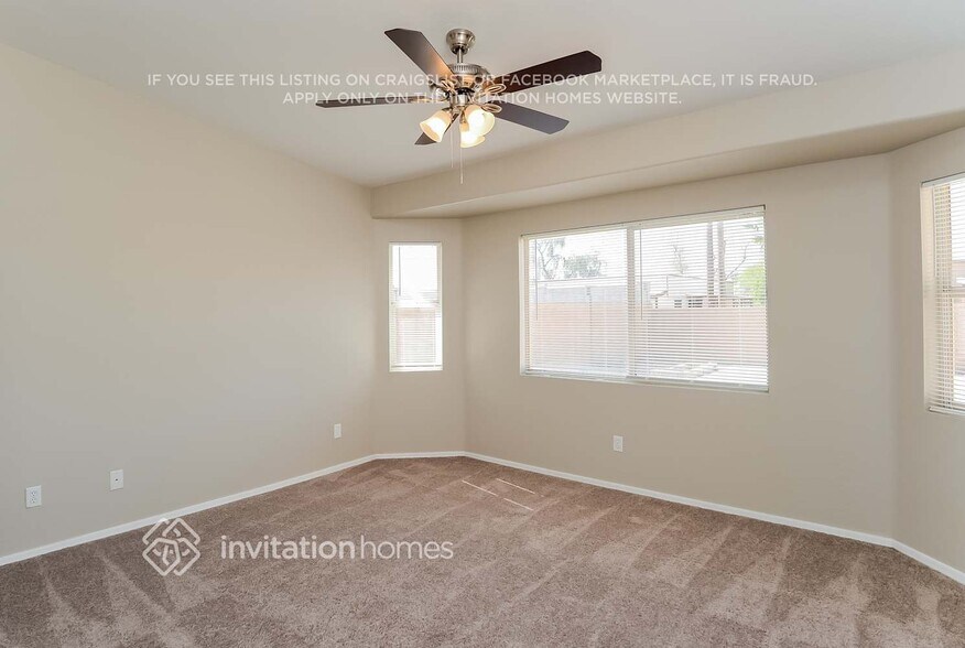 Building Photo - 491 E Mesquite Ave