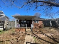 Building Photo - 2/1 on Grant St in Decatur!!