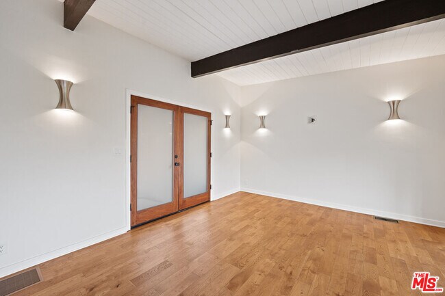 Building Photo - 1042 Olancha Dr