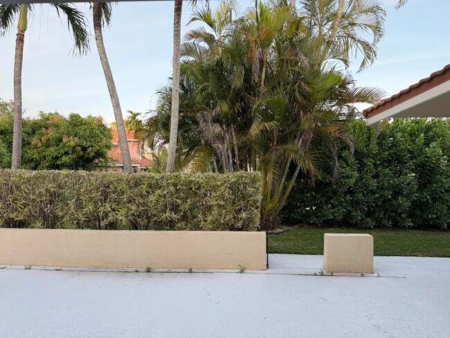 Building Photo - 1343 Lake Breeze Dr