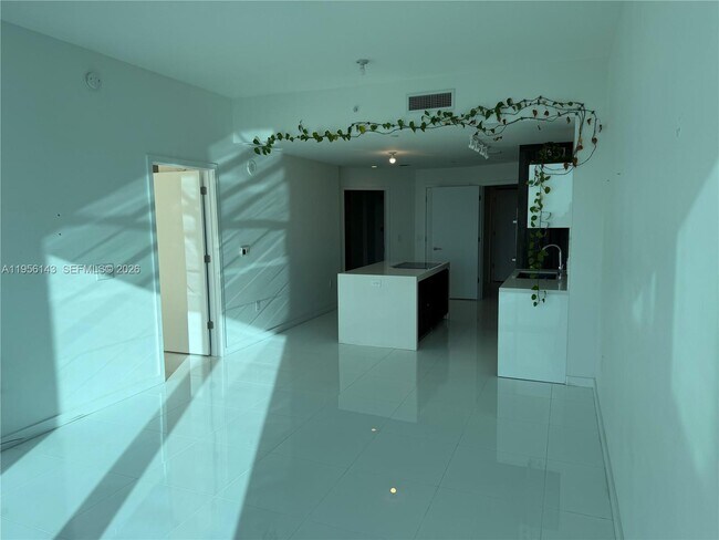 Building Photo - 851 NE 1st Ave