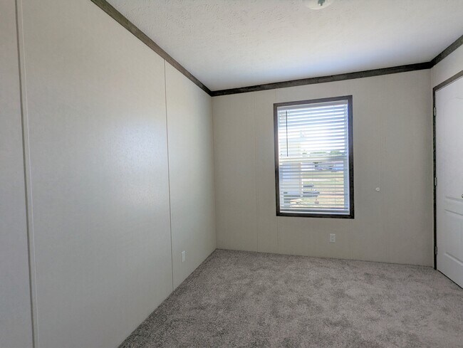 Building Photo - 558 Delaware