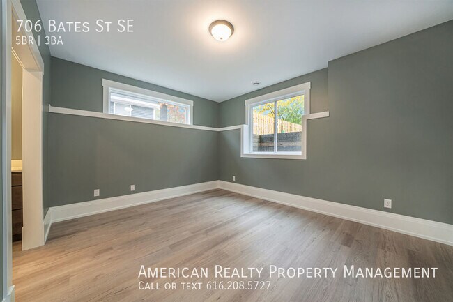 Building Photo - 706 Bates St SE