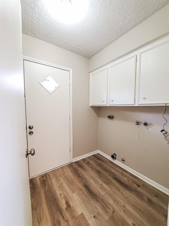 Building Photo - 28903 Twisted Oak Dr