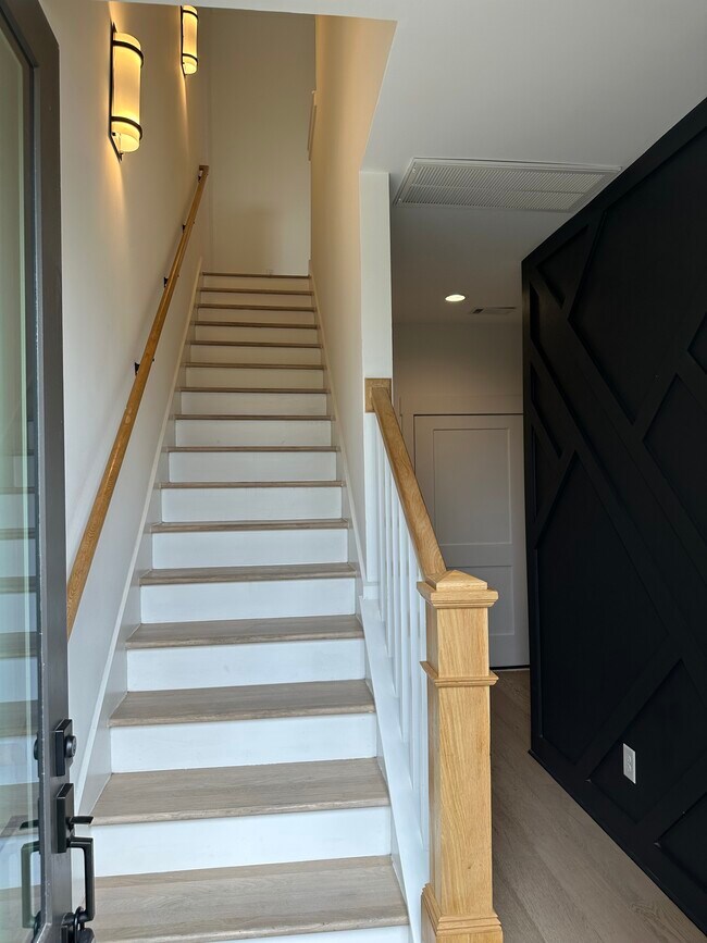 Building Photo - 704 Inspiration Blvd