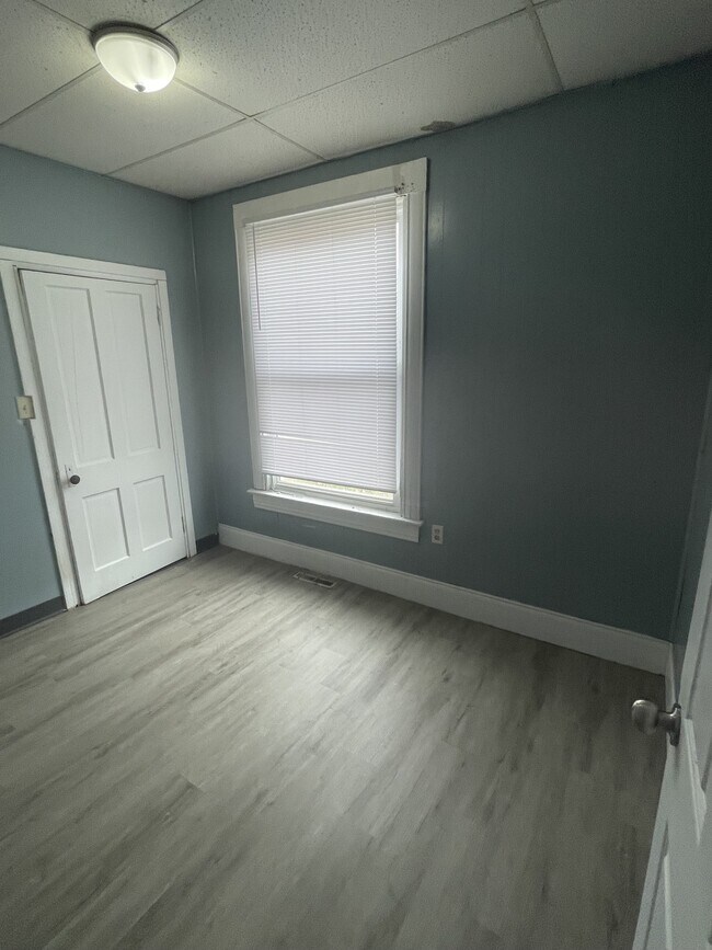 Building Photo - 1131 S 13th St