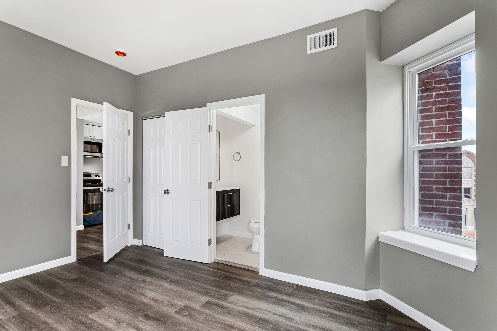 Building Photo - 5582 Pershing Ave