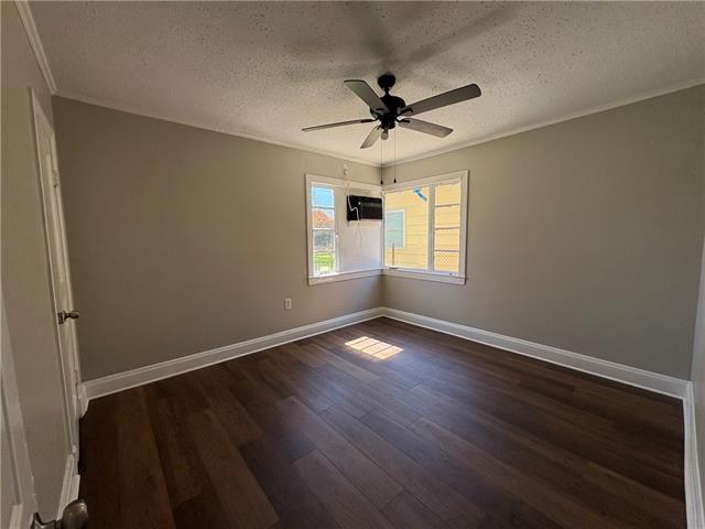 Building Photo - 1010 Isbell St