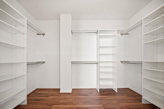 Building Photo - 4725 Sea Ridge Ct